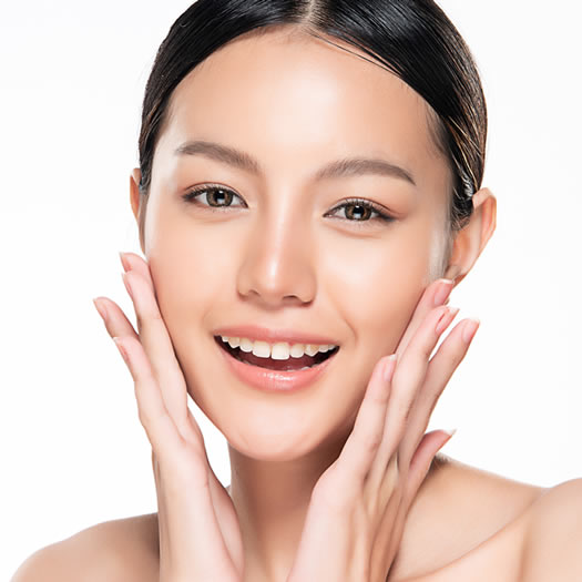 肌が綺麗な女性